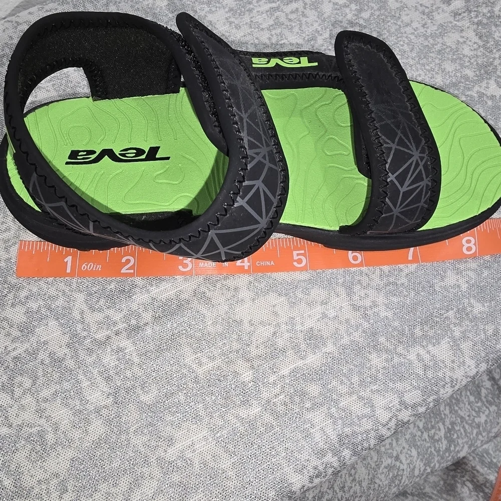 Teva Black and Green Tidepool Sport Kids Sandal Size 1
